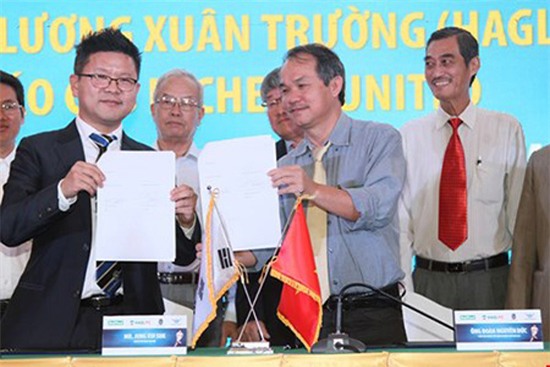 Bầu Đức, Xuân Trường, Xuân Trường sang Hàn Quốc, bóng đá Việt Nam, Công Phượng sang Nhật