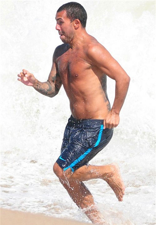 tevez-xa-hoi-ben-vo-con-1