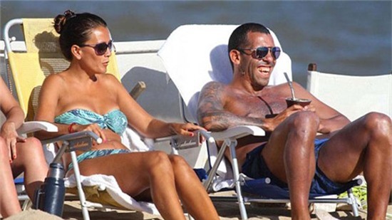tevez-xa-hoi-ben-vo-con-8