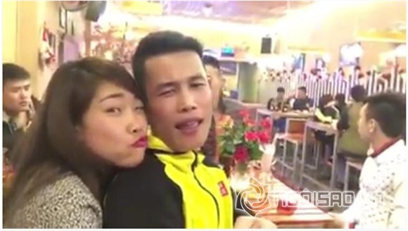 Hiệp 'Gà' lại khoe người yêu mới trẻ trung 1