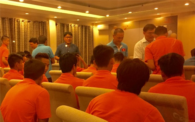 mõi tuyẻn thủ u23 viẹt nam nhạn lì xì 5 triẹu dòng tù vff hinh anh 1