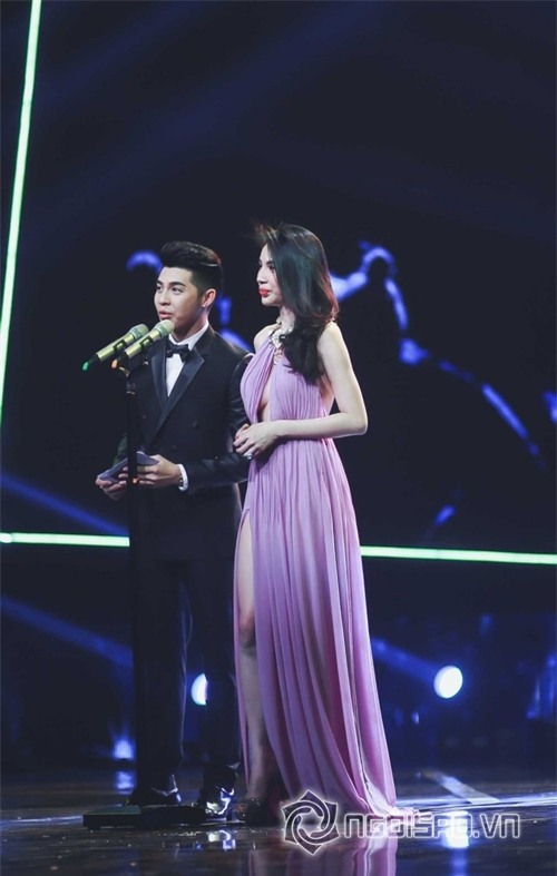 Những bộ trang phục phản cảm nhức mắt của Thủy Tiên 2