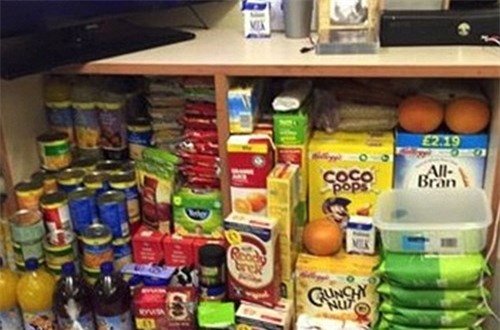 Tù nhân đi dép Gucci, lên Facebook bằng iPhone 6S - ảnh 2