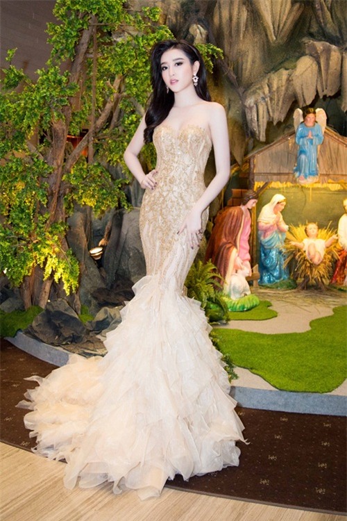 a hau huyen my dien vay duoi ca kieu sa lam mc hinh anh 1