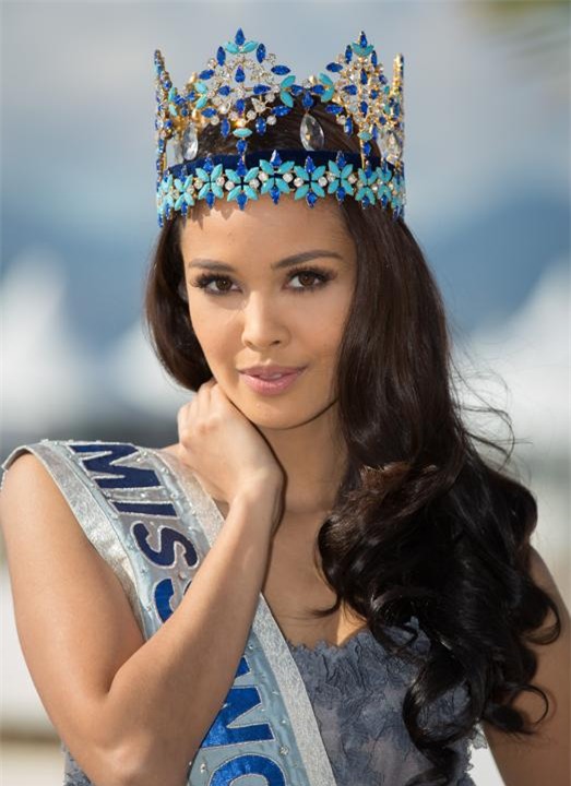 Tân Hoa hậu Hoàn vũ bị trượt top sắc đẹp ngay tại quê nhà - 10