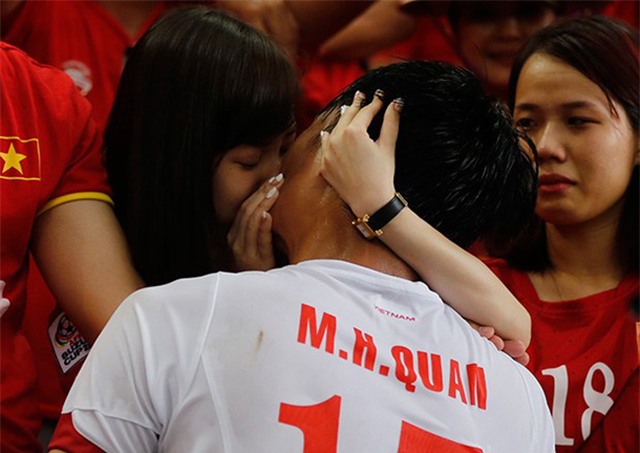 bóng đá Việt Nam, Mạc Hồng Quân, Công Phượng, Công Vinh, chuyện tình bóng đá Việt, Thanh Bình, Thảo Trang