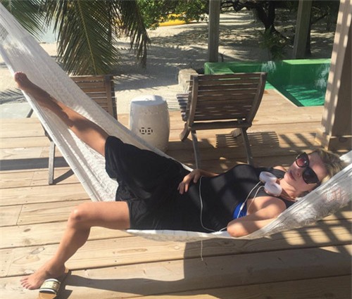 ba bau trieu do ivanka trump khoe duong cong quyen ru - 4