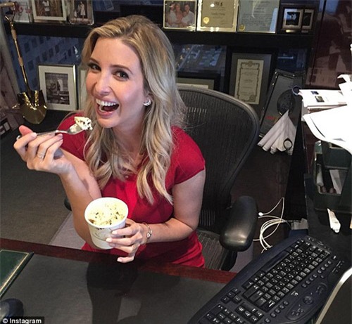 ba bau trieu do ivanka trump khoe duong cong quyen ru - 5