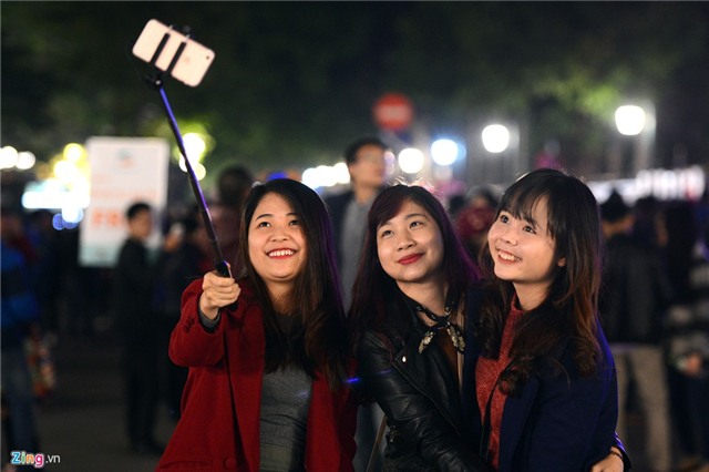 Người dân cả nước hân hoan đón năm mới