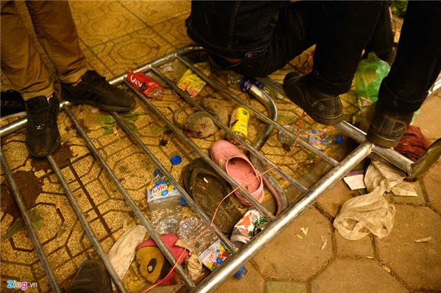 Ngất xỉu hàng loạt vì chen lấn giẫm đạp đón năm mới