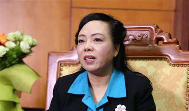 Bộ trưởng Bộ Y tế, Bộ trưởng Nguyễn Thị Kim Tiến, vắc xin dịch vụ, Quinvaxem, Pentaxim, khủng hoảng vắc xin,