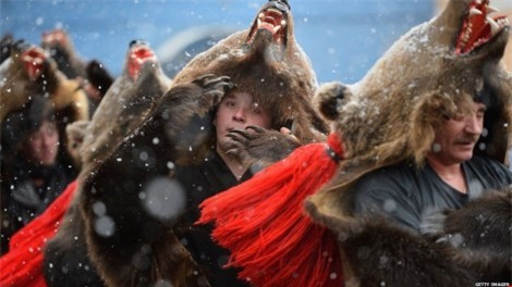 nhung man chao don nam moi 'quai la' tren the gioi - 1