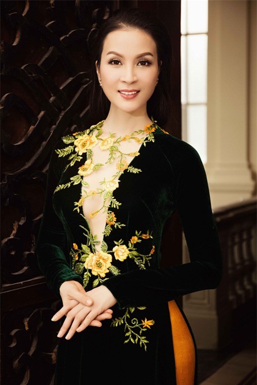 mc thanh mai rang ro dien ao dai don xuan - 13