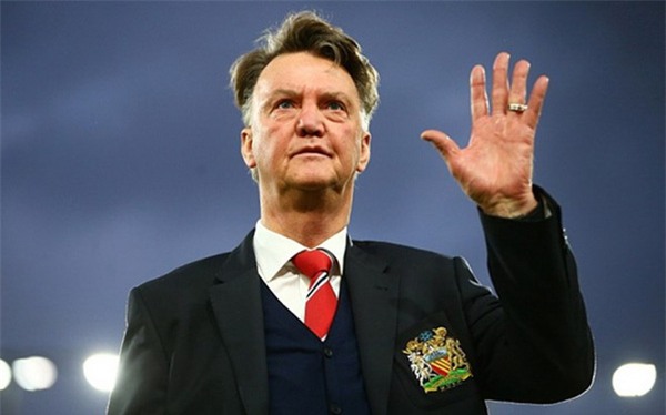 Fan nữ nóng bỏng nhất Man Utd muốn Van Gaal từ chức - Ảnh 2.