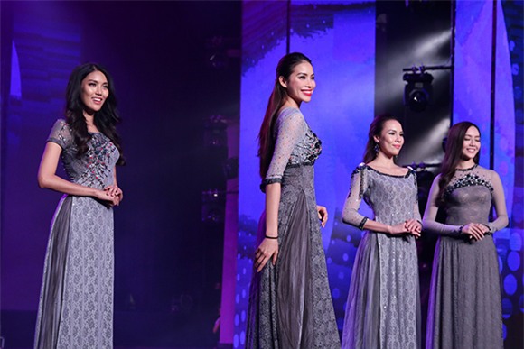 Phạm Hương mặt mộc đi trình diễn thời trang 6