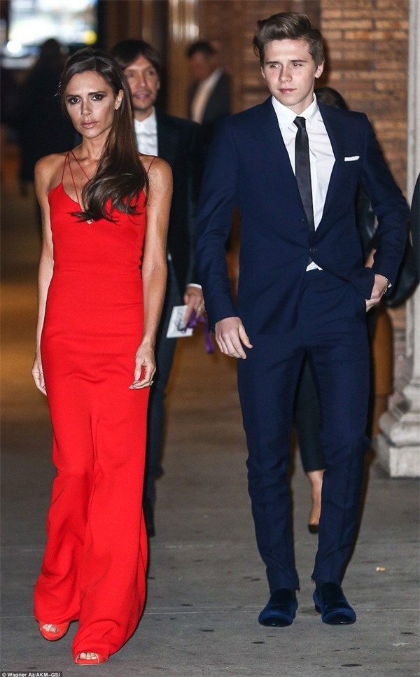 Những khoảnh khắc “đốn tim” fan của Brooklyn và mẹ Victoria - Ảnh 7.