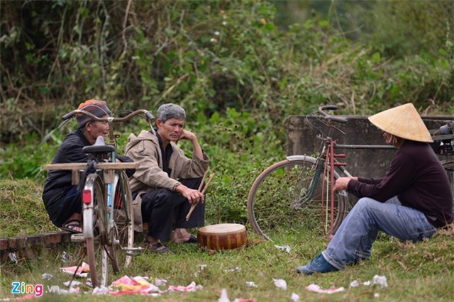 Khăn tang phủ trắng vùng quê 8 người chết vì ngạt khí