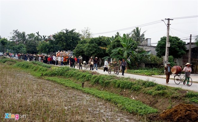 Khăn tang phủ trắng vùng quê 8 người chết vì ngạt khí