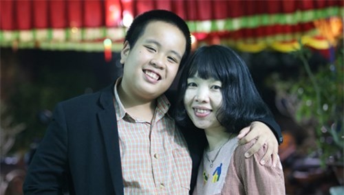 Thần đồng Đỗ Nhật Nam khuyên mẹ đừng khóc bằng thơ - ảnh 1