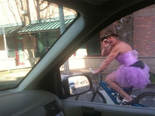 cuoi nga nghieng voi khoanh khac 