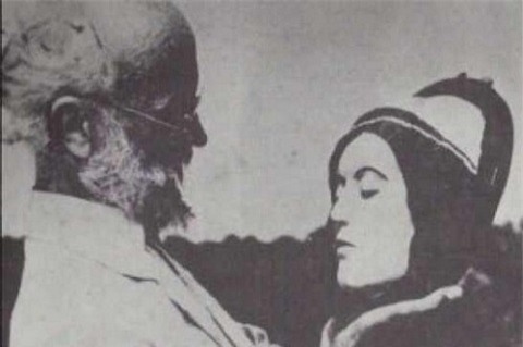 Tên bác sĩ bệnh hoạn với thú vui quái đản