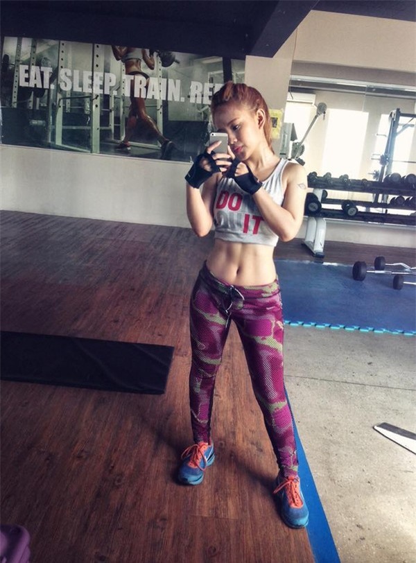 2015: Năm của những cô nàng phòng gym lên ngôi! - Ảnh 10.