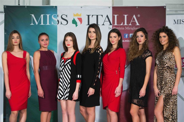 Nữ cầu thủ xinh đẹp lọt vào vòng chung kết Hoa hậu Italia - Ảnh 3.