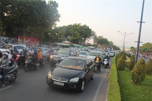 xe biển đỏ, gây tai nạn, liên hoàn, ùn tắc