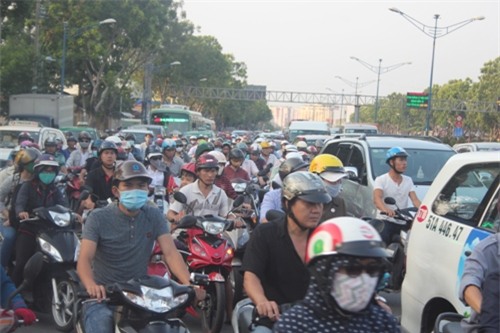 xe biển đỏ, gây tai nạn, liên hoàn, ùn tắc