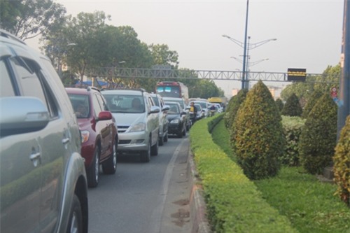 xe biển đỏ, gây tai nạn, liên hoàn, ùn tắc