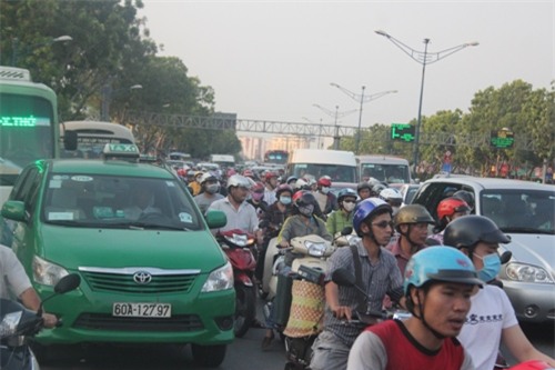 xe biển đỏ, gây tai nạn, liên hoàn, ùn tắc