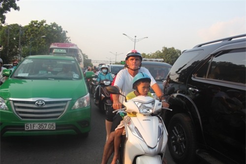 xe biển đỏ, gây tai nạn, liên hoàn, ùn tắc