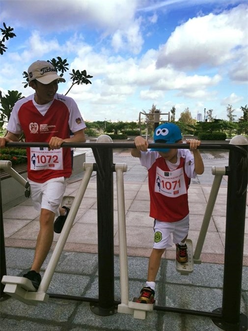 Hình ảnh Cường đô la làm cha đảm mặc Hà Hồ hẹn hò với người tình số 2