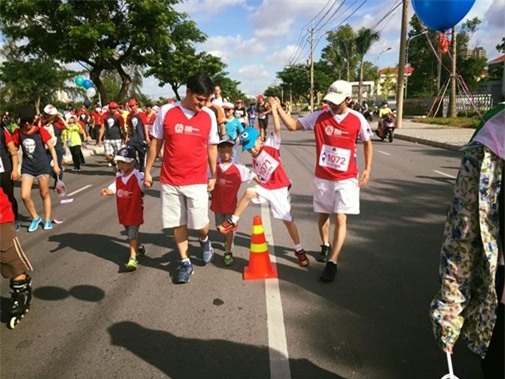 Hình ảnh Cường đô la làm cha đảm mặc Hà Hồ hẹn hò với người tình số 1