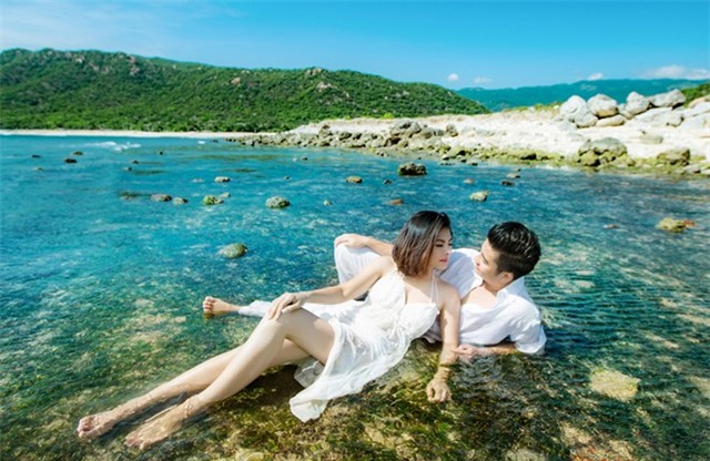 Vợ chồng Vân Trang chụp ảnh cưới lãng mạn