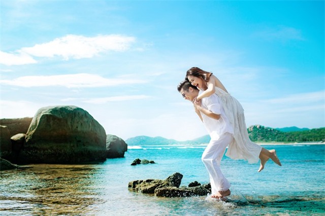 Vợ chồng Vân Trang chụp ảnh cưới lãng mạn