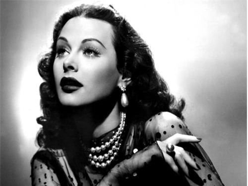 nu minh tinh xinh dep tung gay chan dong the gioi vi... khoa than hinh anh 3