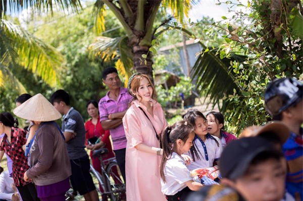 Thêm bằng chứng về nghi vấn Elly Trần sinh con thứ 2 - Ảnh 3.