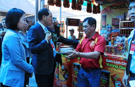 Hàng Việt được giới thiệu tại một hội chợ do Lotte Mart tổ chức ở Hàn Quốc. Ảnh: TU