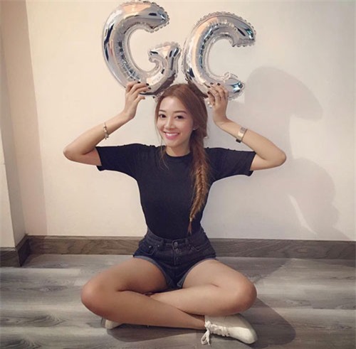 dàn mỹ nũ tuyẹt sác tung “qua tay” mac hong quan hinh anh 10