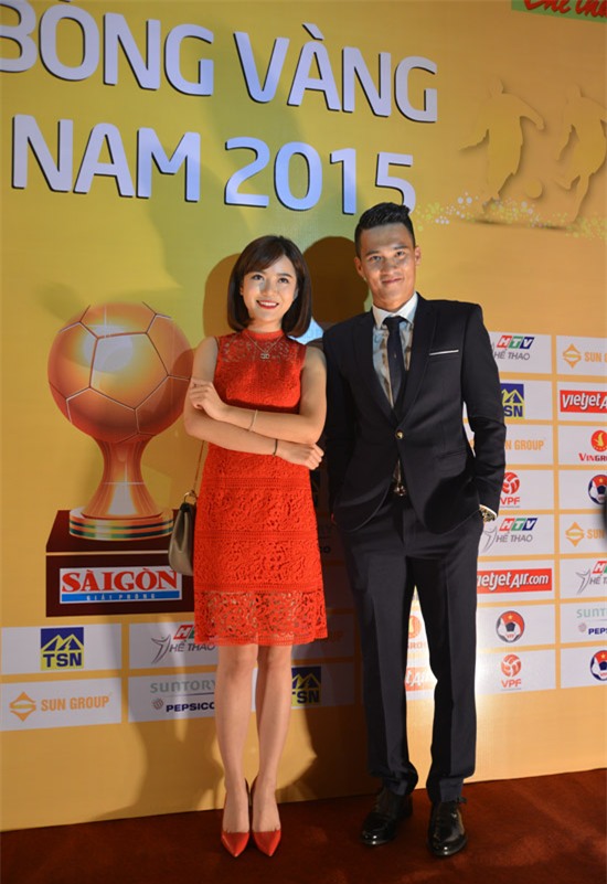 Công Vinh, Tú Linh, quả bóng vàng, fan nữ MU xinh nhất Việt Nam