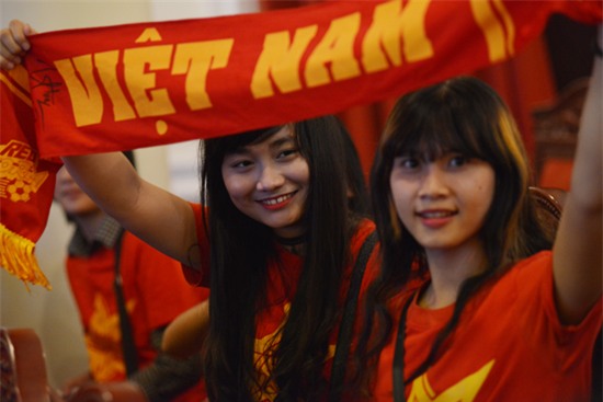 Công Vinh, Tú Linh, quả bóng vàng, fan nữ MU xinh nhất Việt Nam