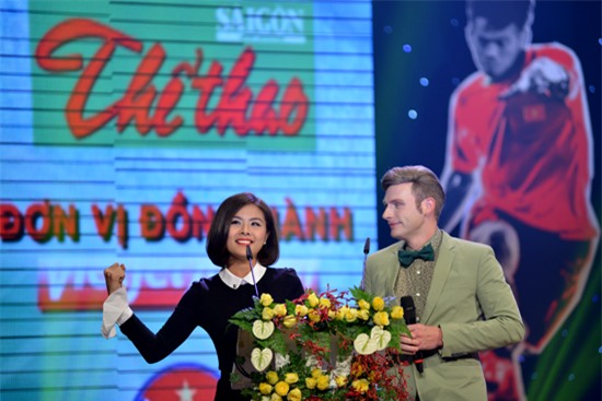 Công Vinh, Tú Linh, quả bóng vàng, fan nữ MU xinh nhất Việt Nam