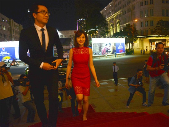 Công Vinh, Tú Linh, quả bóng vàng, fan nữ MU xinh nhất Việt Nam