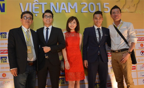 Công Vinh, Tú Linh, quả bóng vàng, fan nữ MU xinh nhất Việt Nam