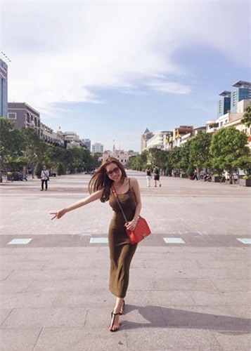 ngam-vong-eo-than-thanh-cua-hot-girl-elly-tran-blogtamsuvn011