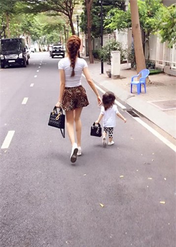 ngam-vong-eo-than-thanh-cua-hot-girl-elly-tran-blogtamsuvn03