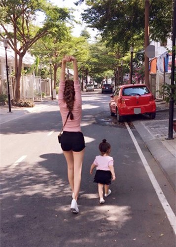 ngam-vong-eo-than-thanh-cua-hot-girl-elly-tran-blogtamsuvn04