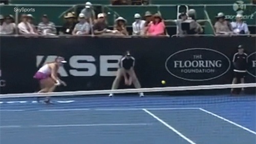 Tay vợt nữ suýt khóc vì tố đối thủ chơi xấu với trọng tài không thành công - Ảnh 2.