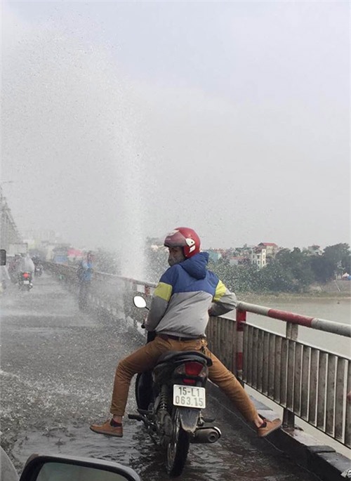 chat vat di tren cau chuong duong vi vo duong ong nuoc - 8